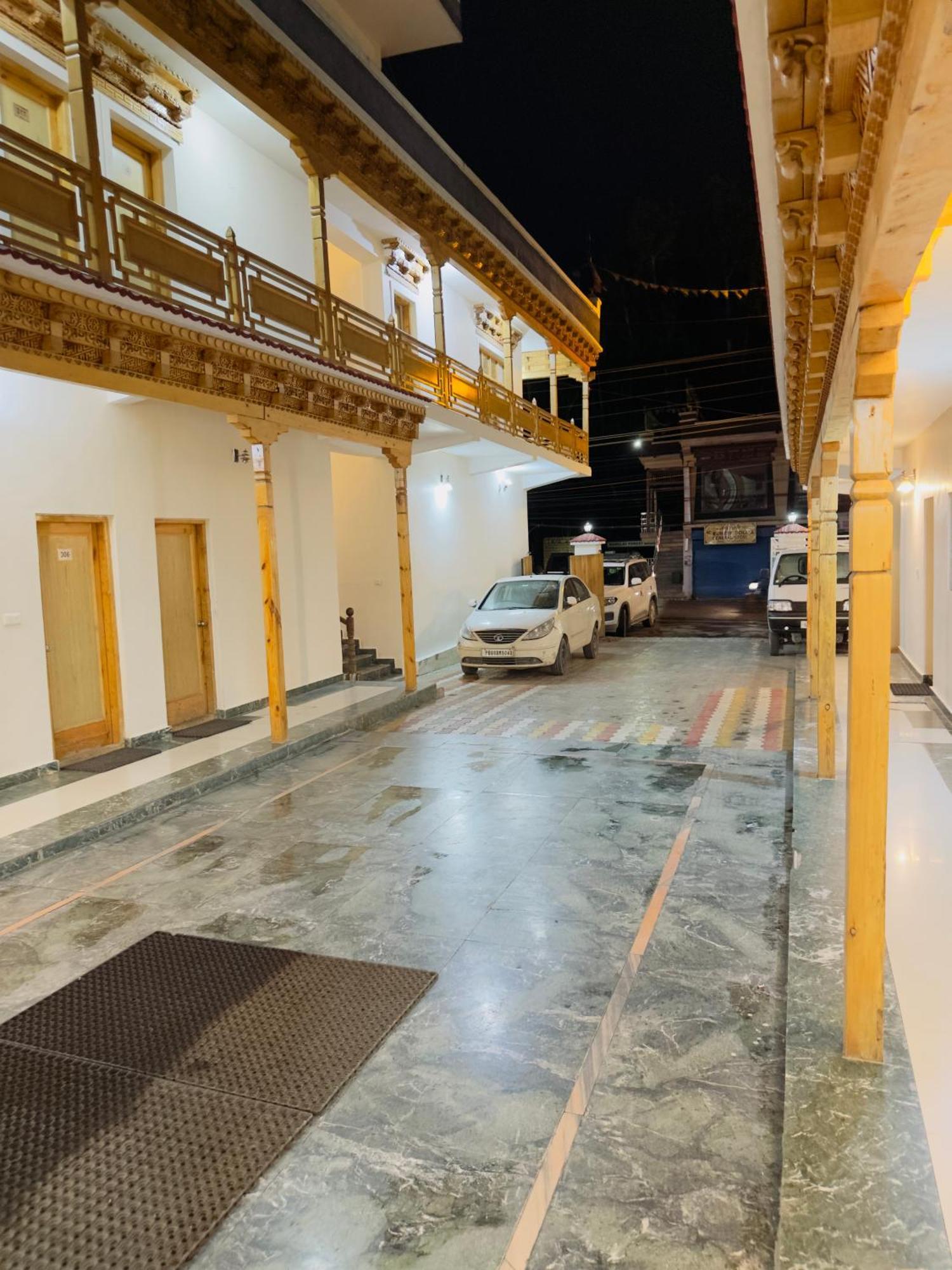 Hotel Dimbir Regency Leh Eksteriør billede