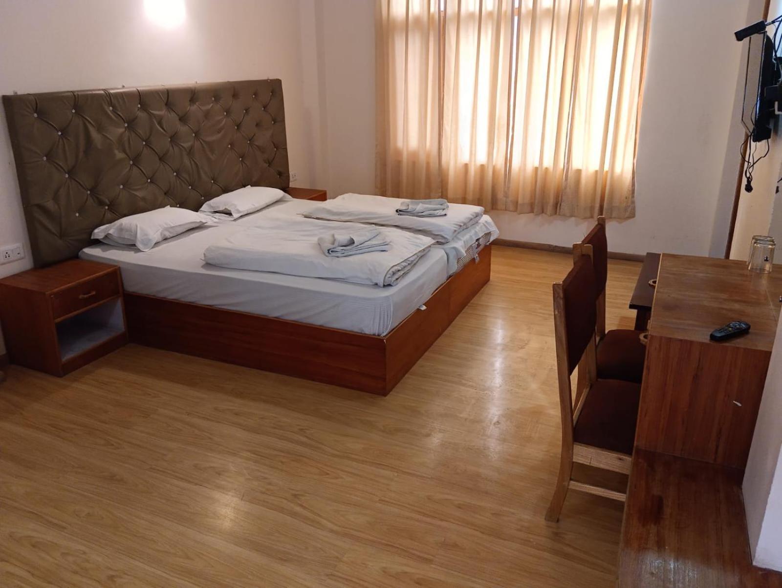 Hotel Dimbir Regency Leh Eksteriør billede