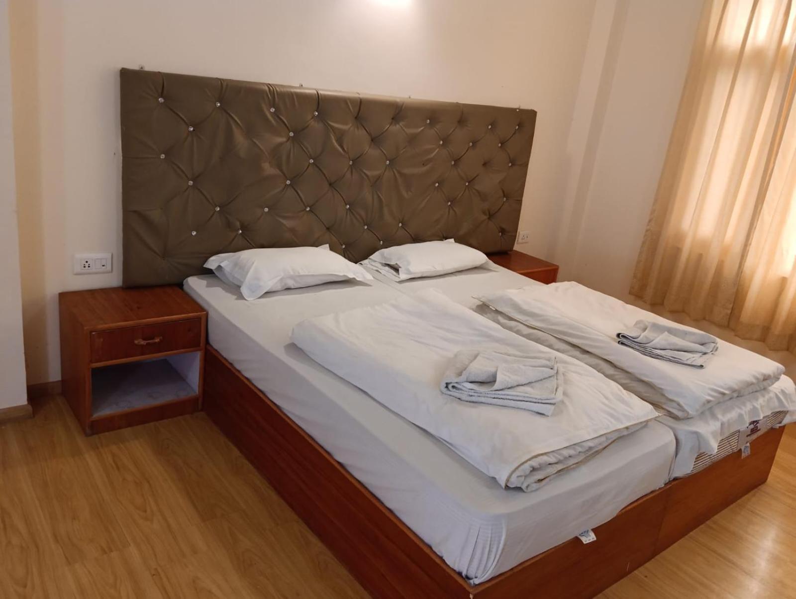 Hotel Dimbir Regency Leh Eksteriør billede